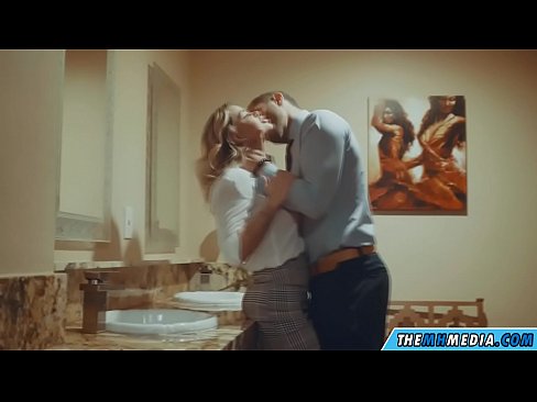 ❤️ Nalika pirang semok seduces sampeyan ing toilet umum ❤ Cukup porno ing pornojv.porn-tub-sexer.ru ❤